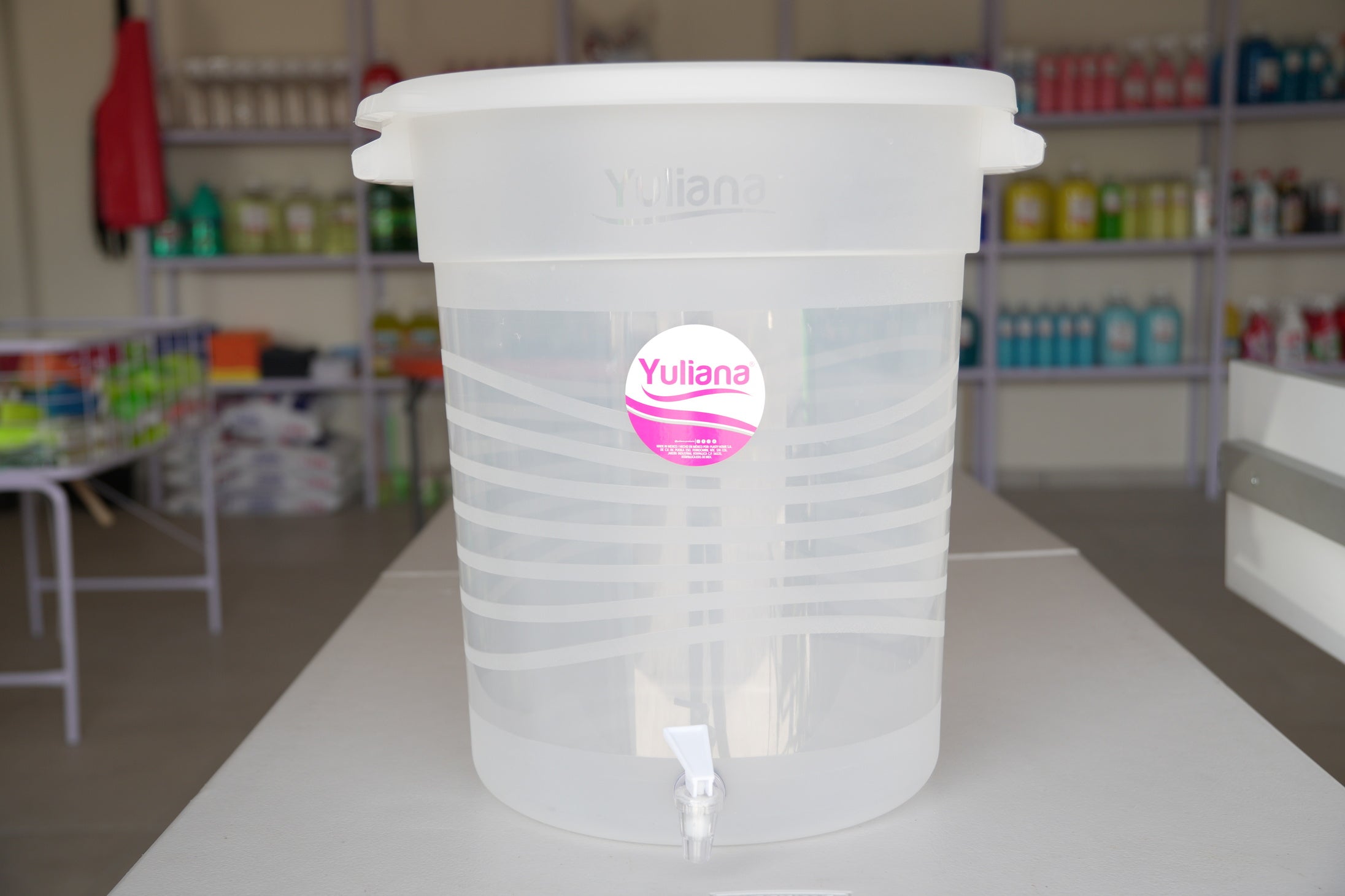 CONTENEDOR BLANCO CON LLAVE CON 40LTS