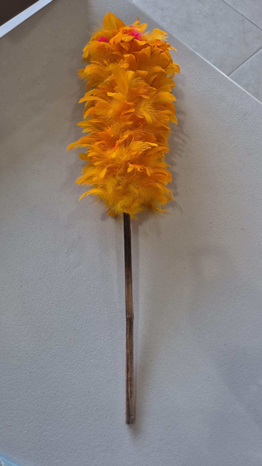 PLUMERO CORTO MANGO MADERA